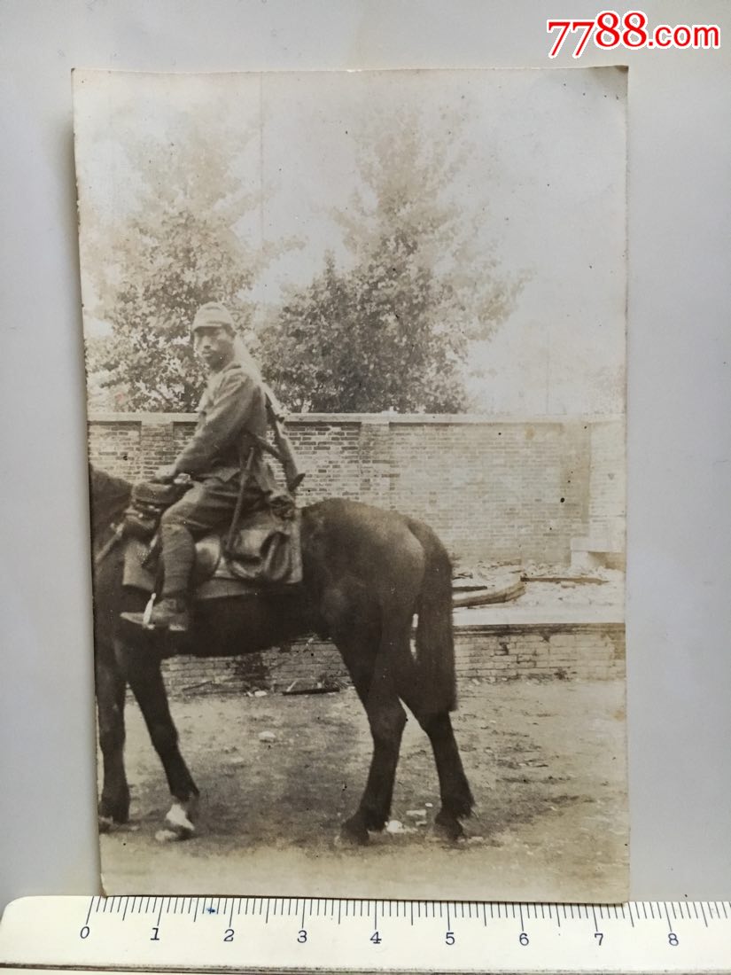 民国抗战时期老照片:浙江湖州城内骑马的日本鬼子
