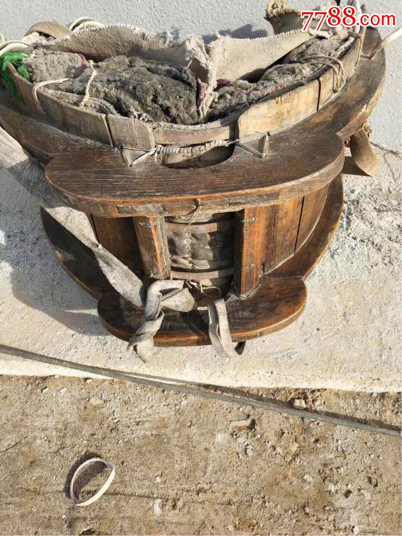 下乡收来的老式马鞍子,木质马具老木头马鞍影视道具民俗装饰品摆件!