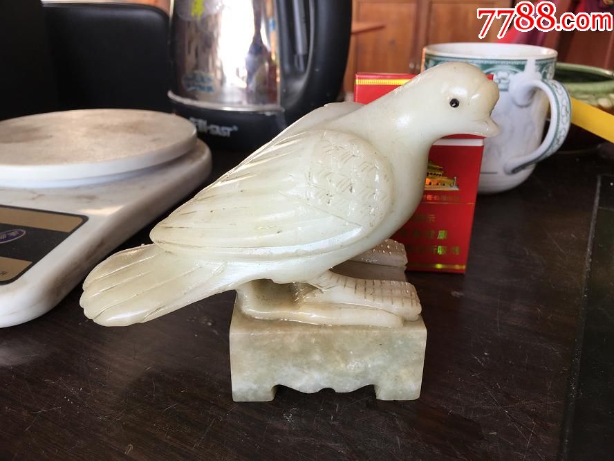 天然玉石雕刻鸽子一个