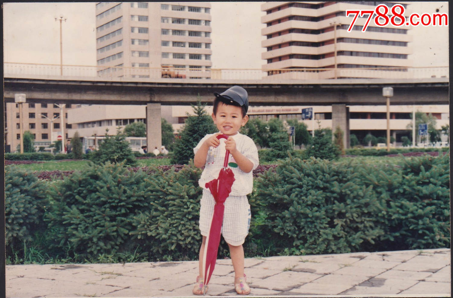 儿童立交桥下留影-价格:3元-se63750878-老照片-零售-7788收藏__收藏