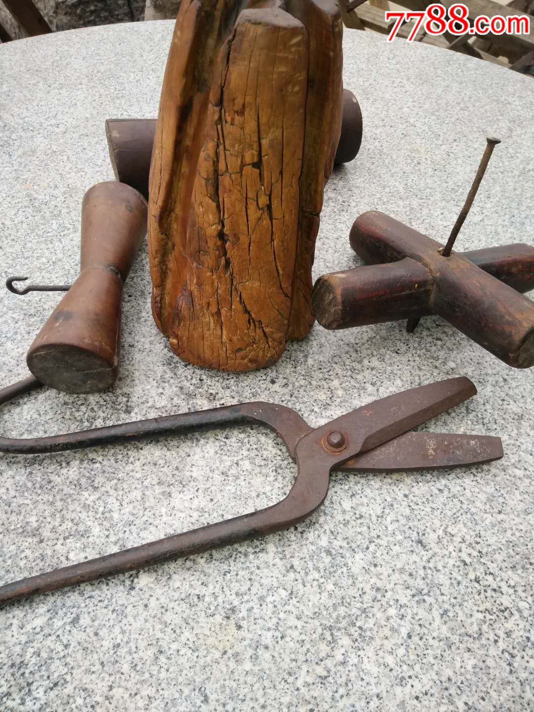 民俗物件之打绳子工具一套品相完整包浆混厚难得一见喜欢私聊枣木楠木