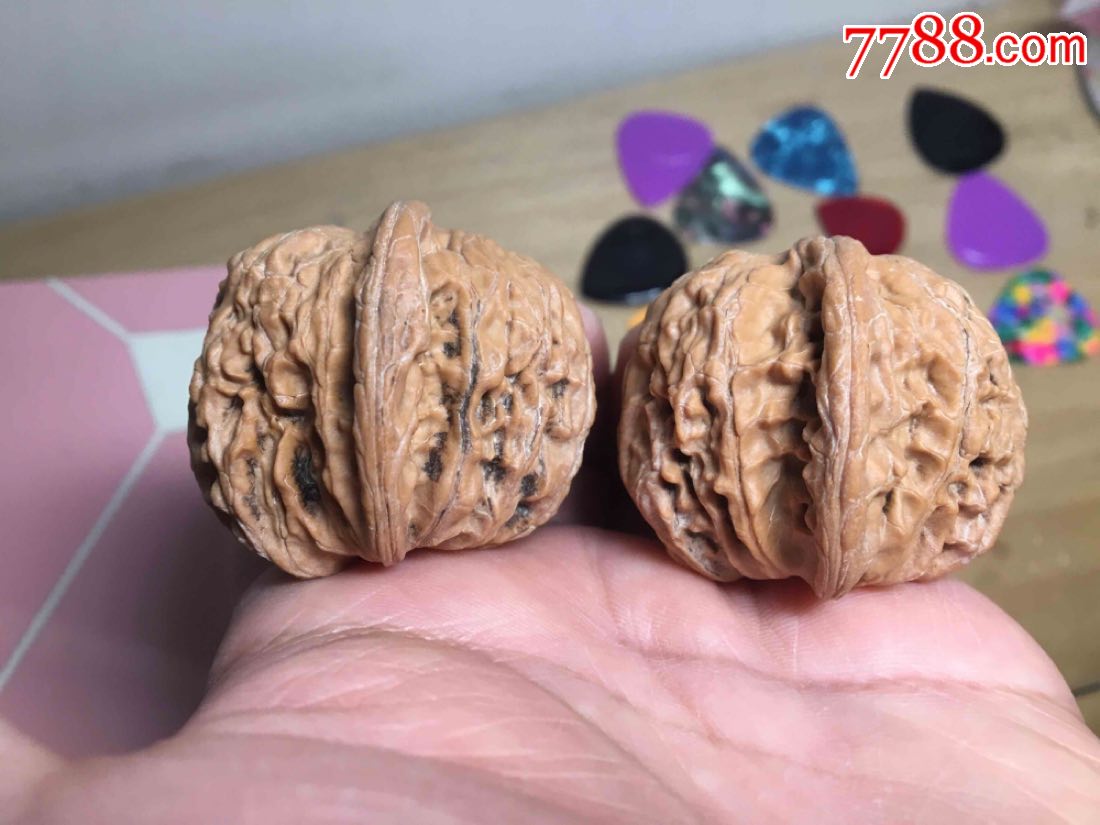 文玩核桃磨盘狮子头异型对歪