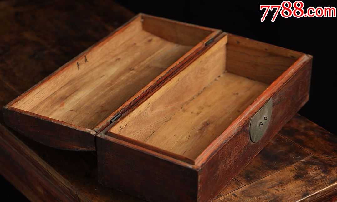 清,末苏作榉木小钱箱一只,古时用于放置贵重钱票等物品,藏于隐藏处