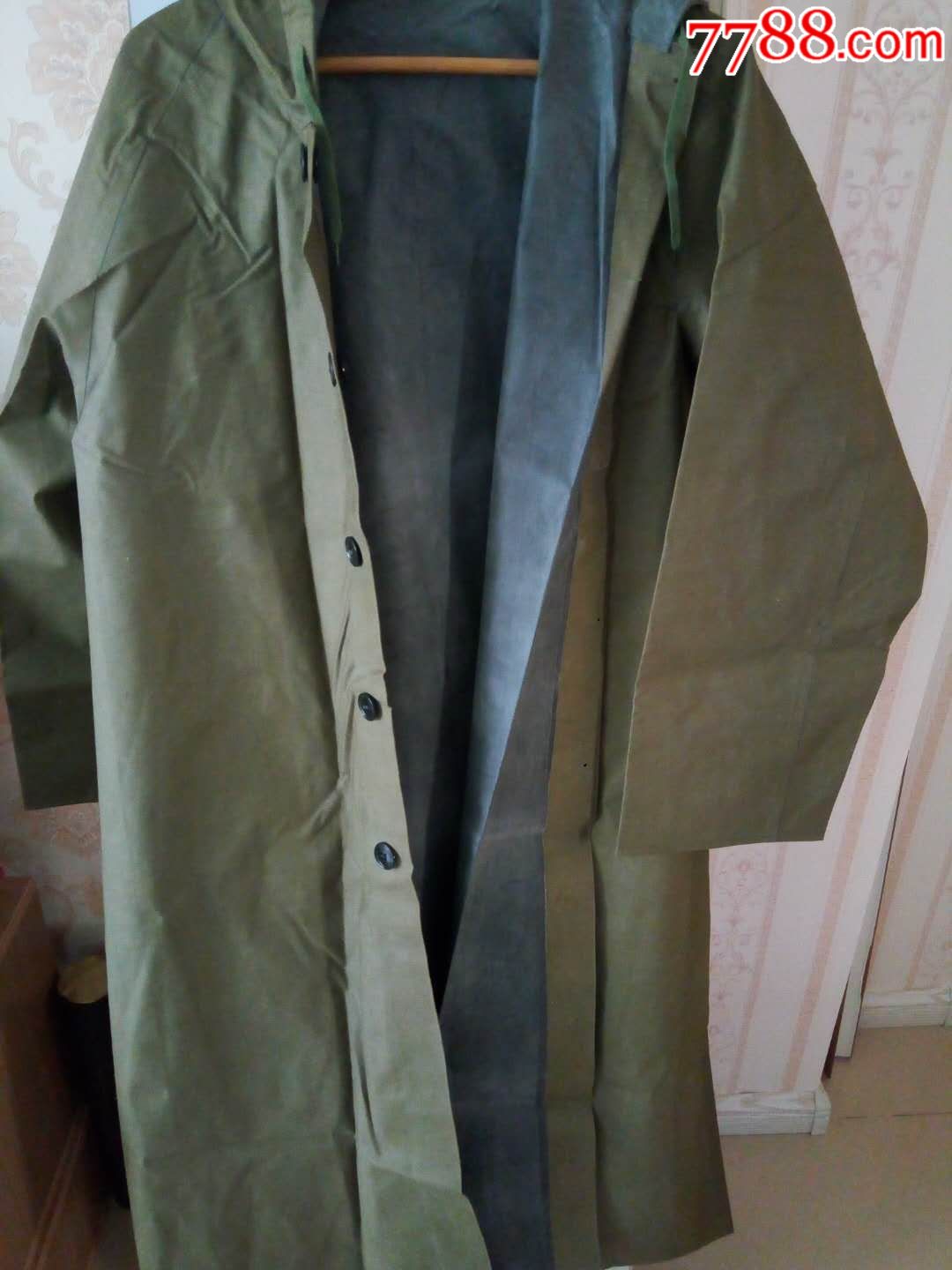 老式雨衣