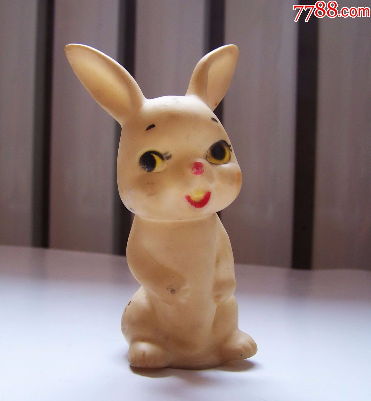 七十年代,,款型非常少见,超可爱,小兔子,点图可放大