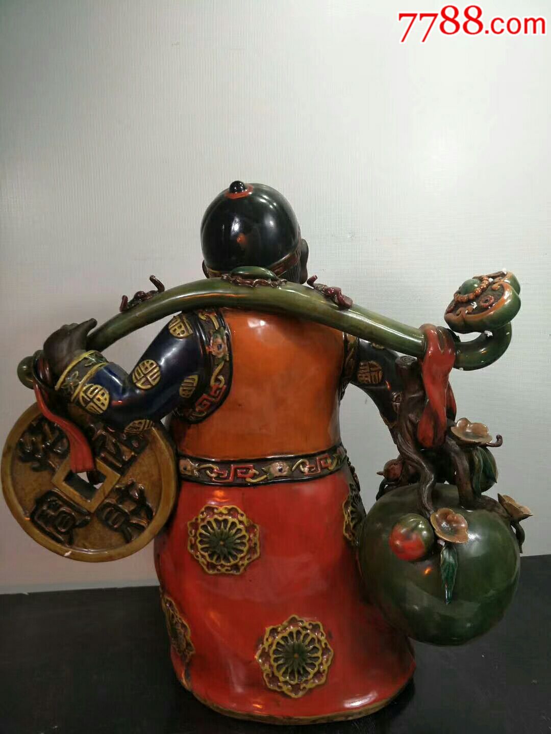 民国时期地主老财摆件一个.