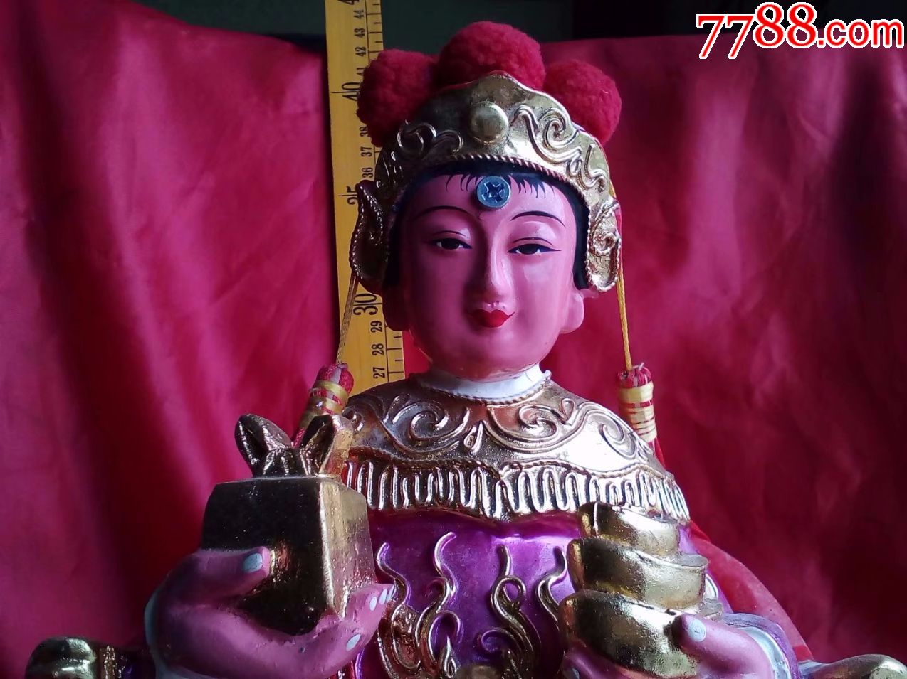 一口价,30厘米高,大木雕女菩萨,一手拿金元宝一手印章,樟木