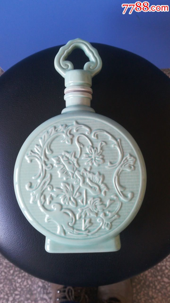 青瓷酒瓶(长白山湖酒)