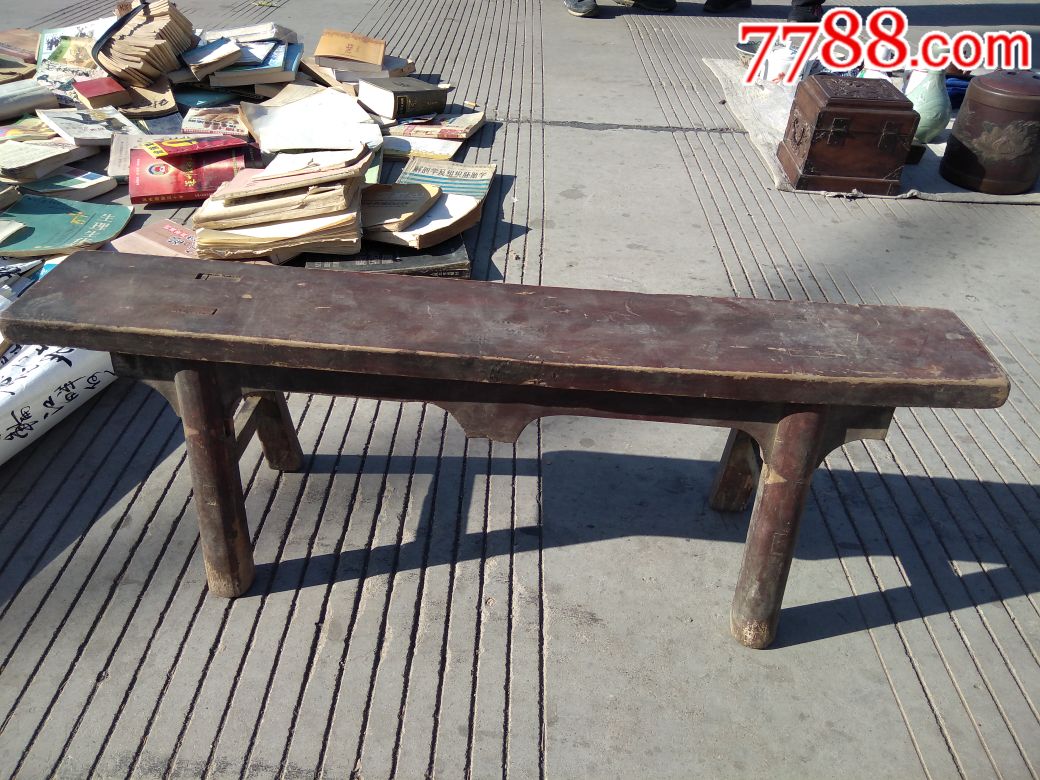 上马车时垫脚的凳子