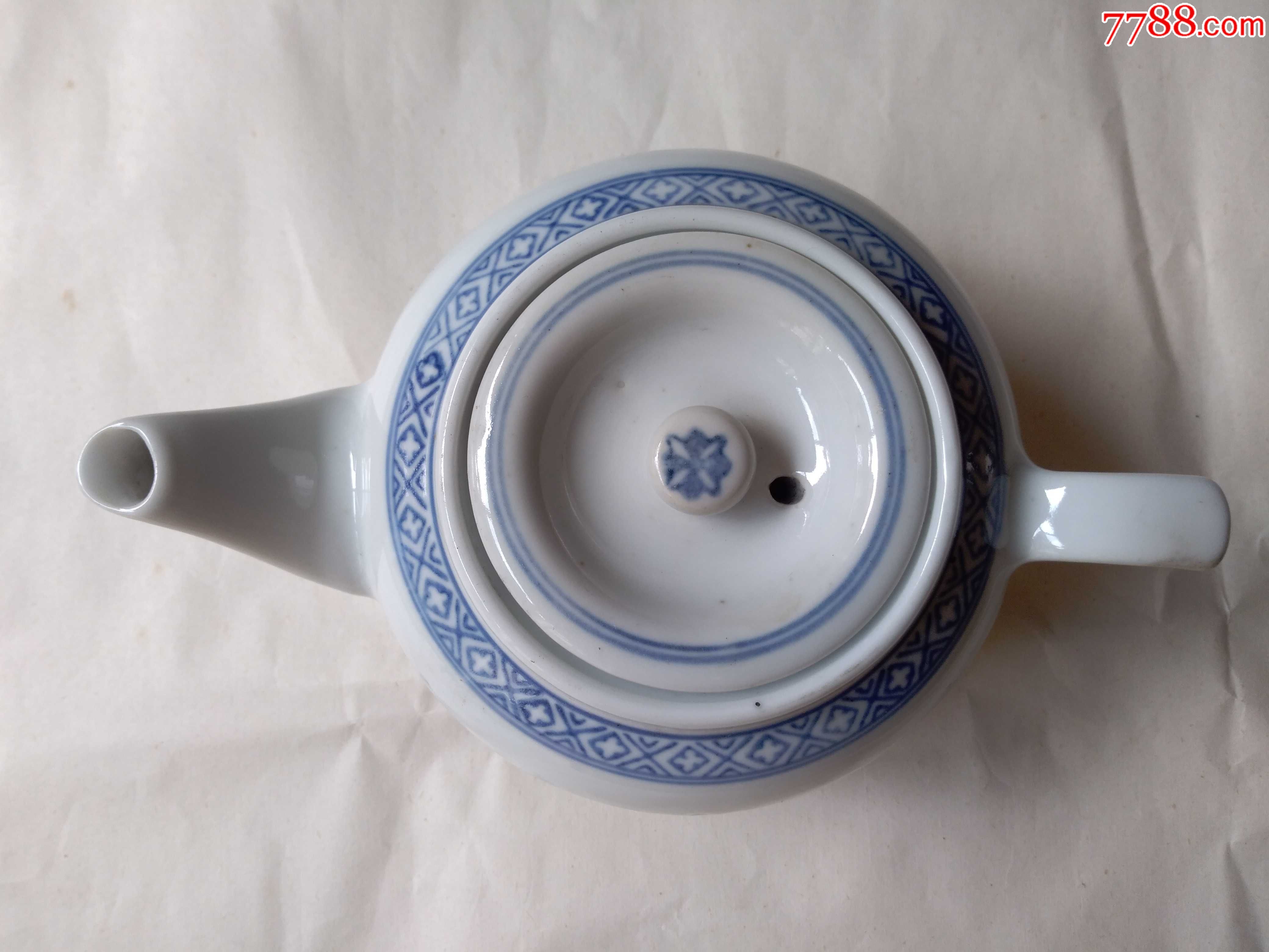 中国景德镇款玲珑瓷茶壶