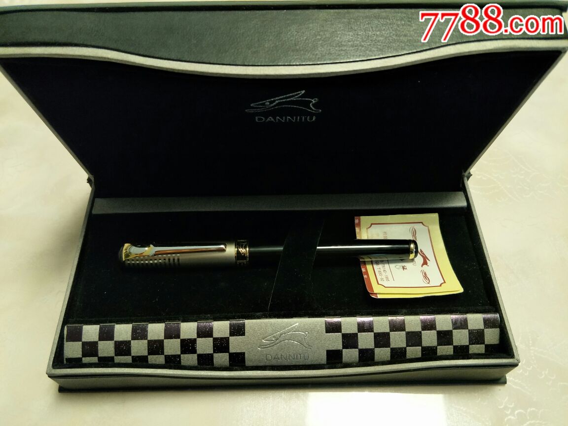 钢笔美国丹尼兔