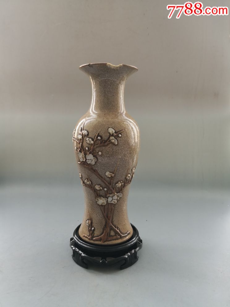 光绪开片堆塑梅花梅瓶