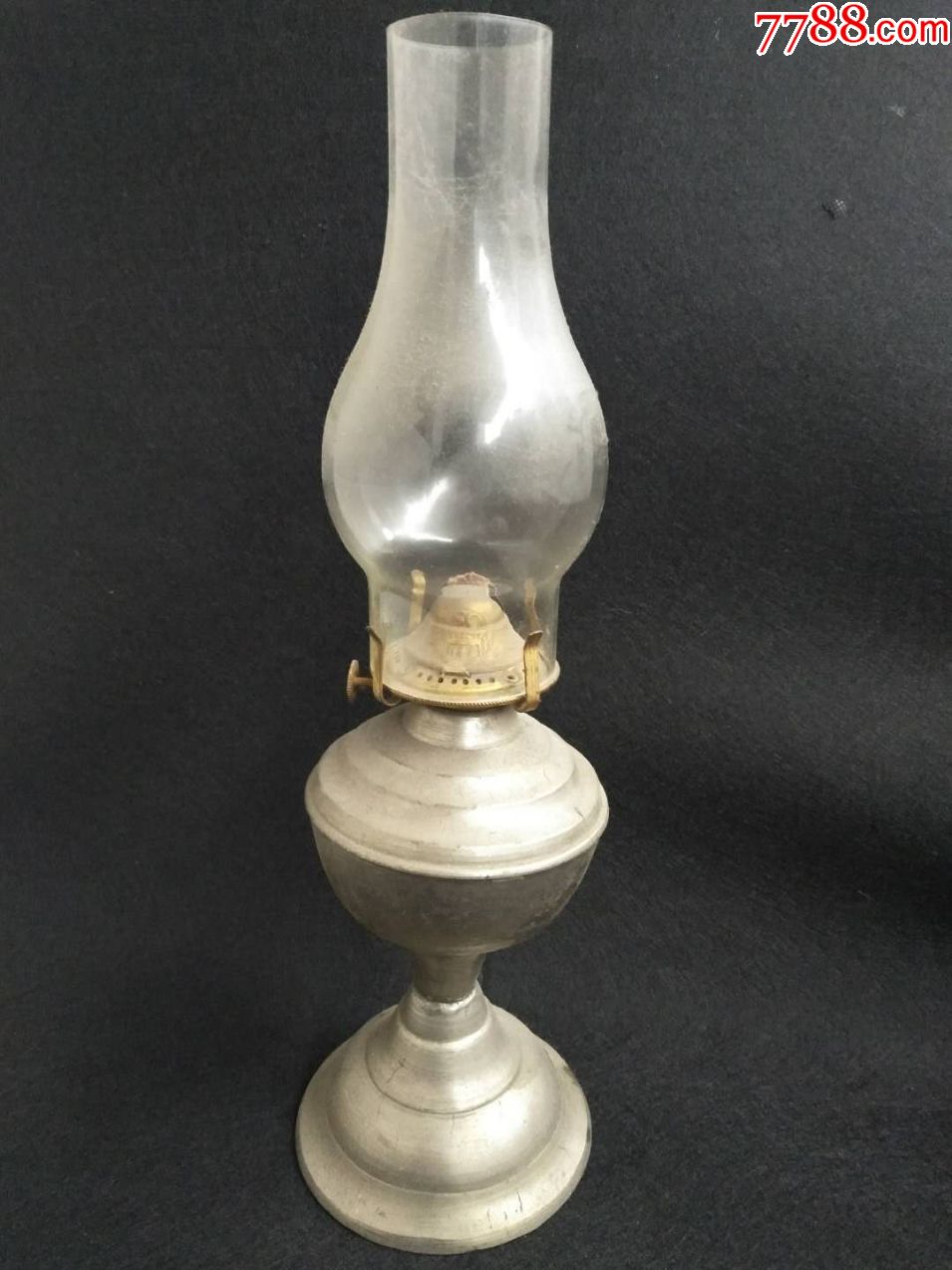 民国白铜煤油灯一盏.俗称:"美孚灯".