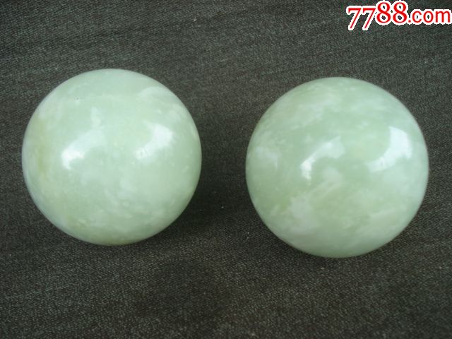 两个岫玉手球