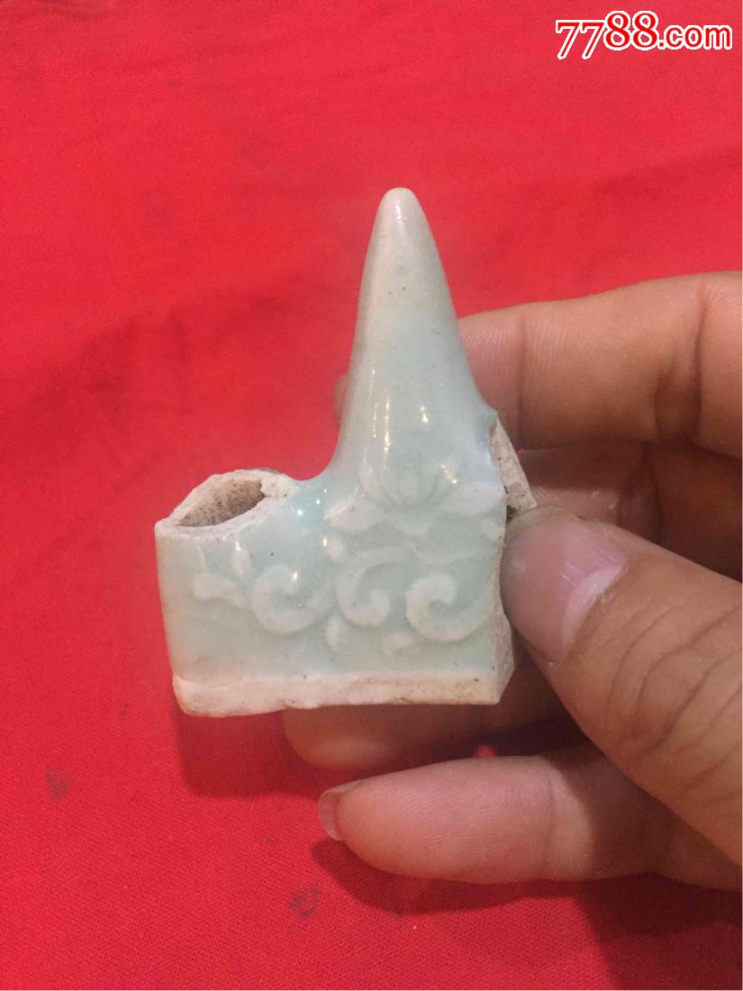 元代莲花纹刻花影青笔架