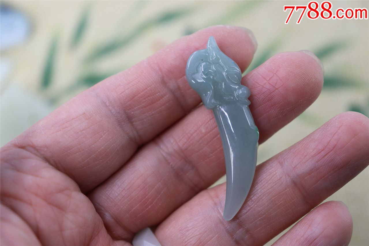 文物商店旧藏翡翠狼牙吊坠