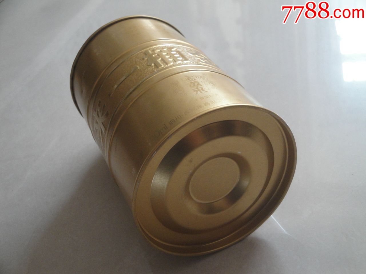 金喜来一桶金酒瓶,高17厘米(金属外壳)
