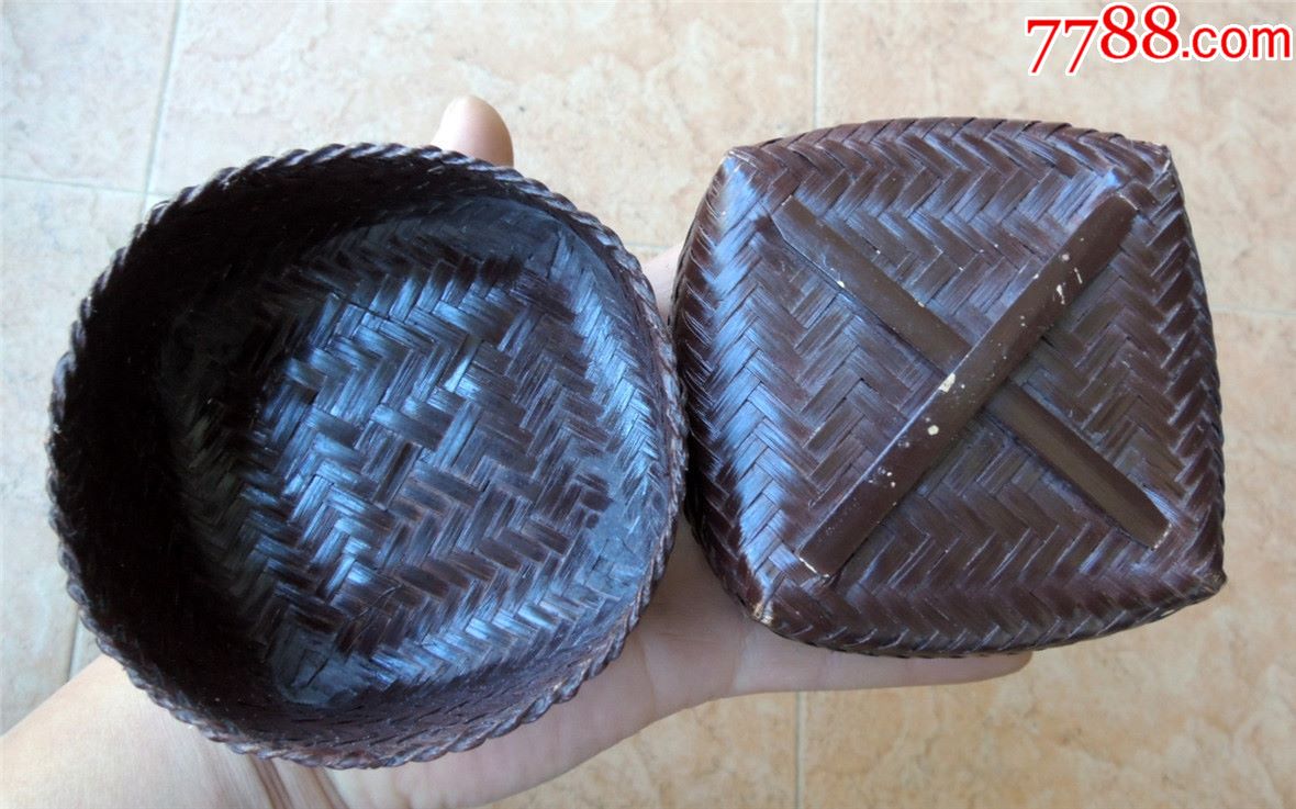 怀旧收藏1902-解放初期边疆民族地区手工竹编小号随身女红针线盒