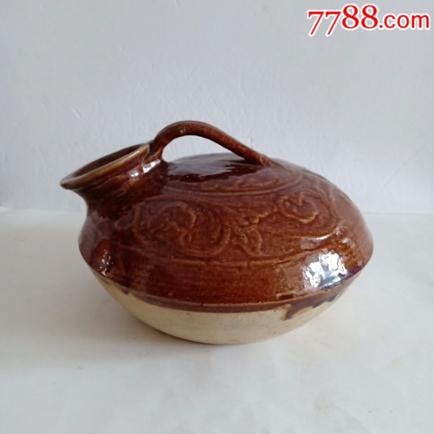 造型特精美的缠枝纹酱釉陶瓷夜壶