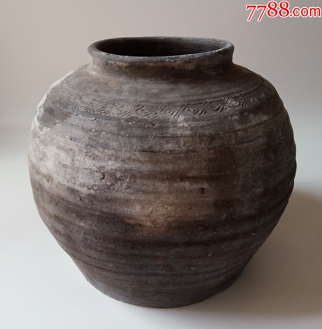 秦汉黑陶罐