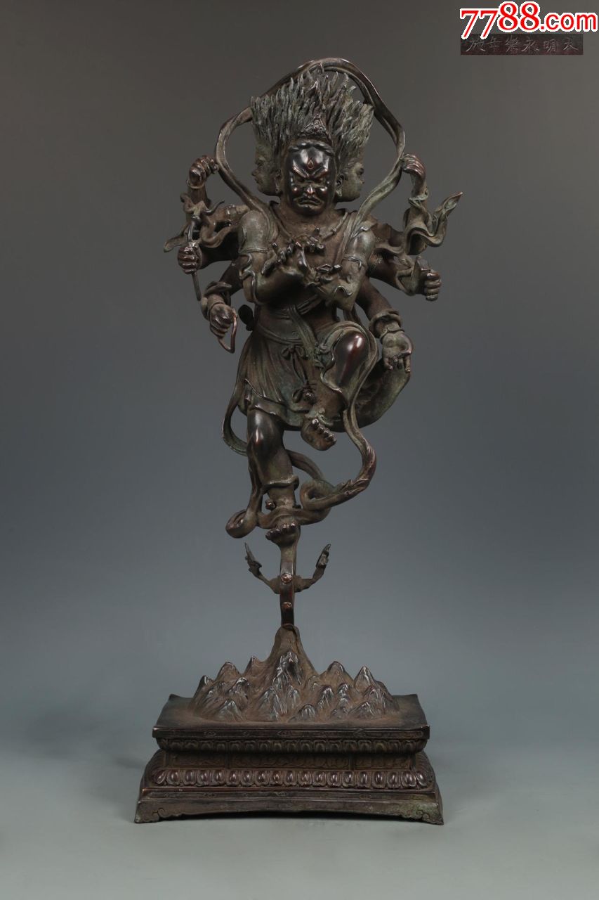 此尊大威德明王呈忿怒像,三头八臂三眼