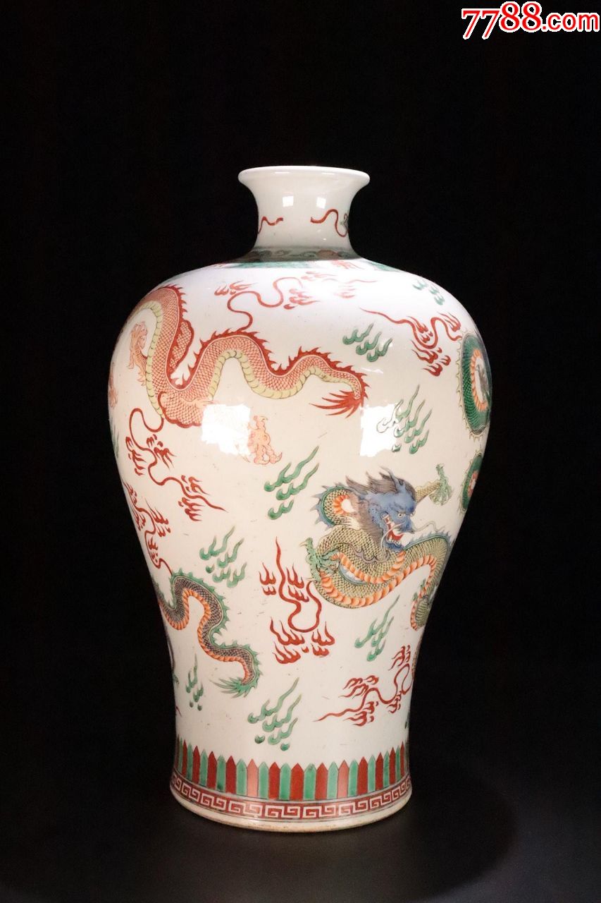 清代,乾隆五彩五龙梅瓶,器型规矩,造工精良