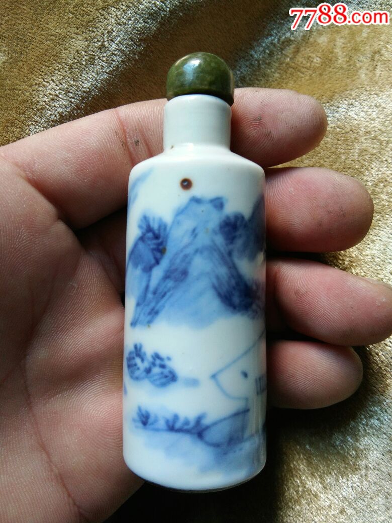 清中期青花山水鼻烟壶