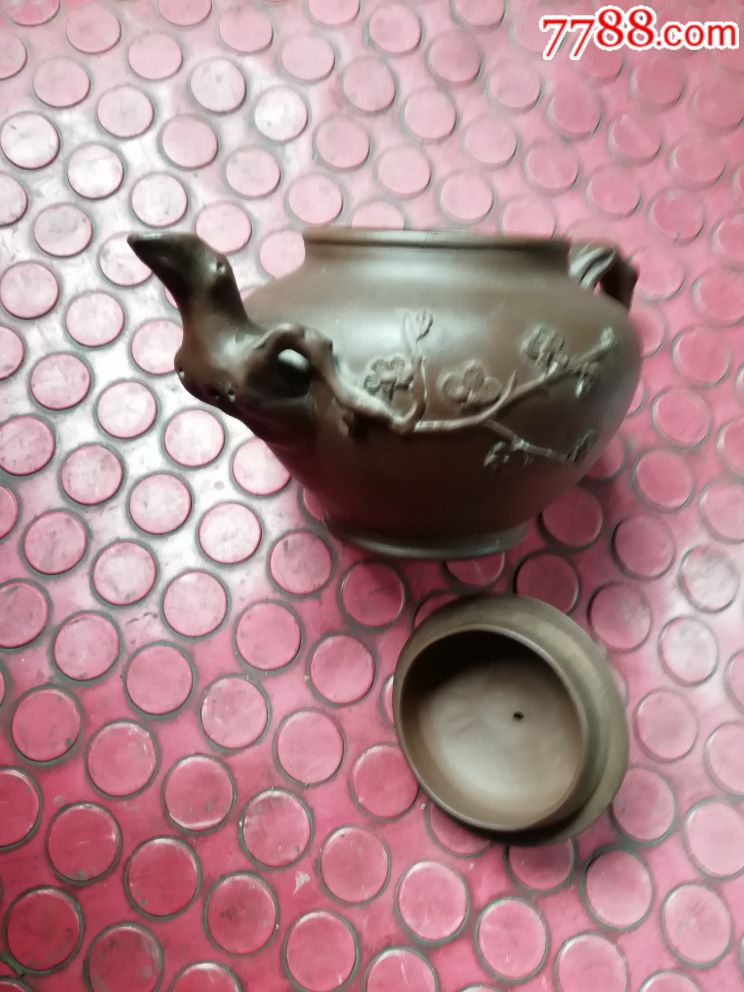 70一80年代梅花紫砂壶底款吴云琴制嘴和把长21.5厘米