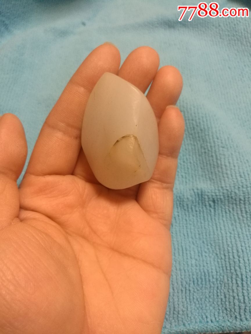 新疆金丝玉白宝石光