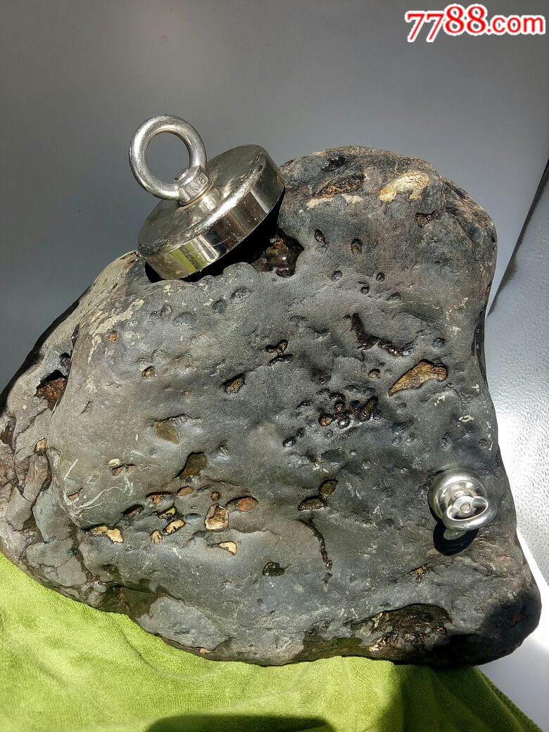 月亮钻陨石(佛像)(强磁)