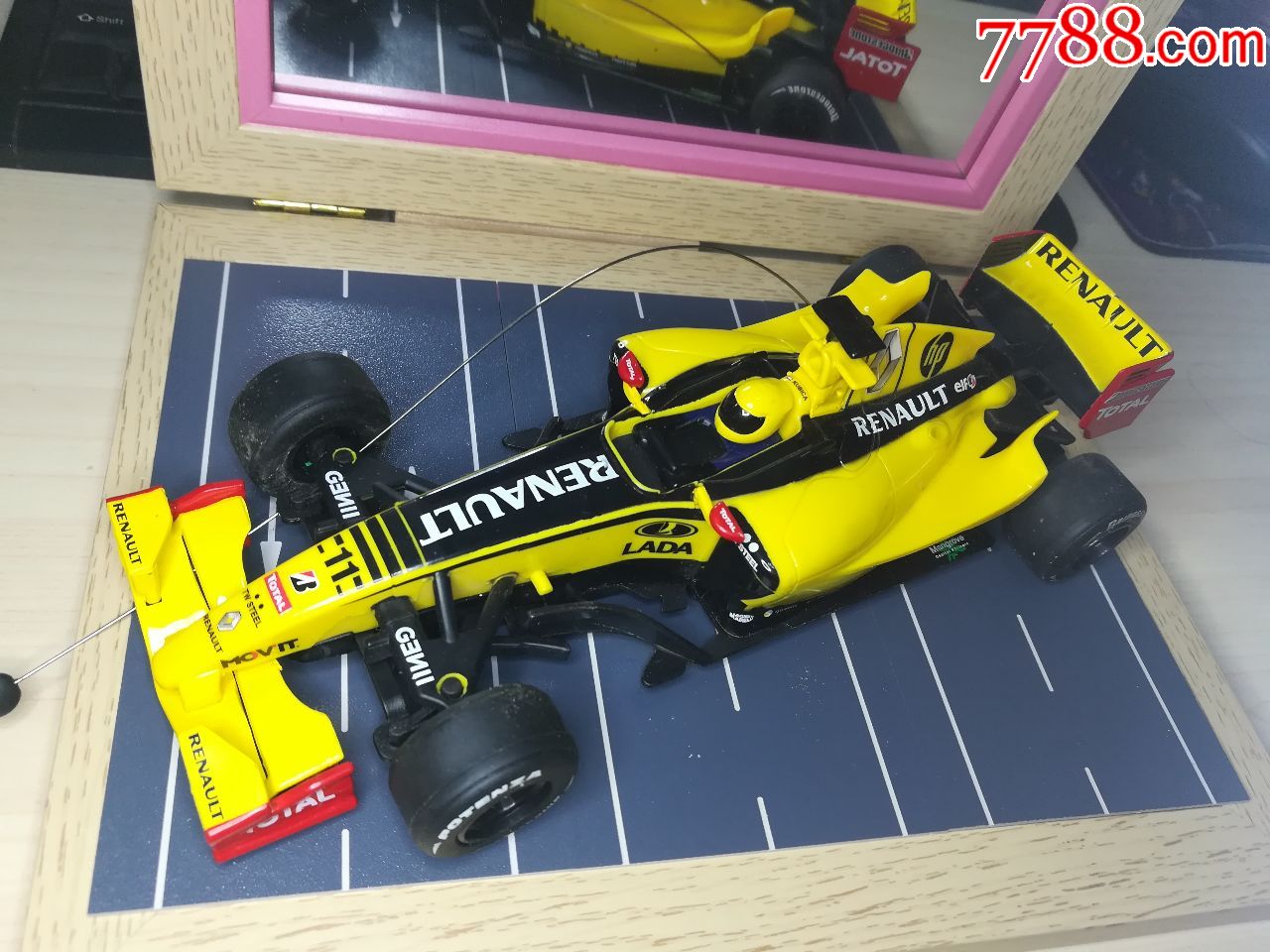 1:24世界一级方程式f1莲花-雷诺r30车模11号库比卡