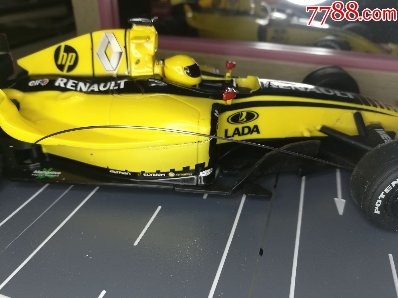 1:24世界一级方程式f1莲花-雷诺r30车模11号库比卡