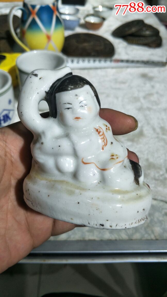 民国满洲遗留瓷摆件_小孩抱回头鹅