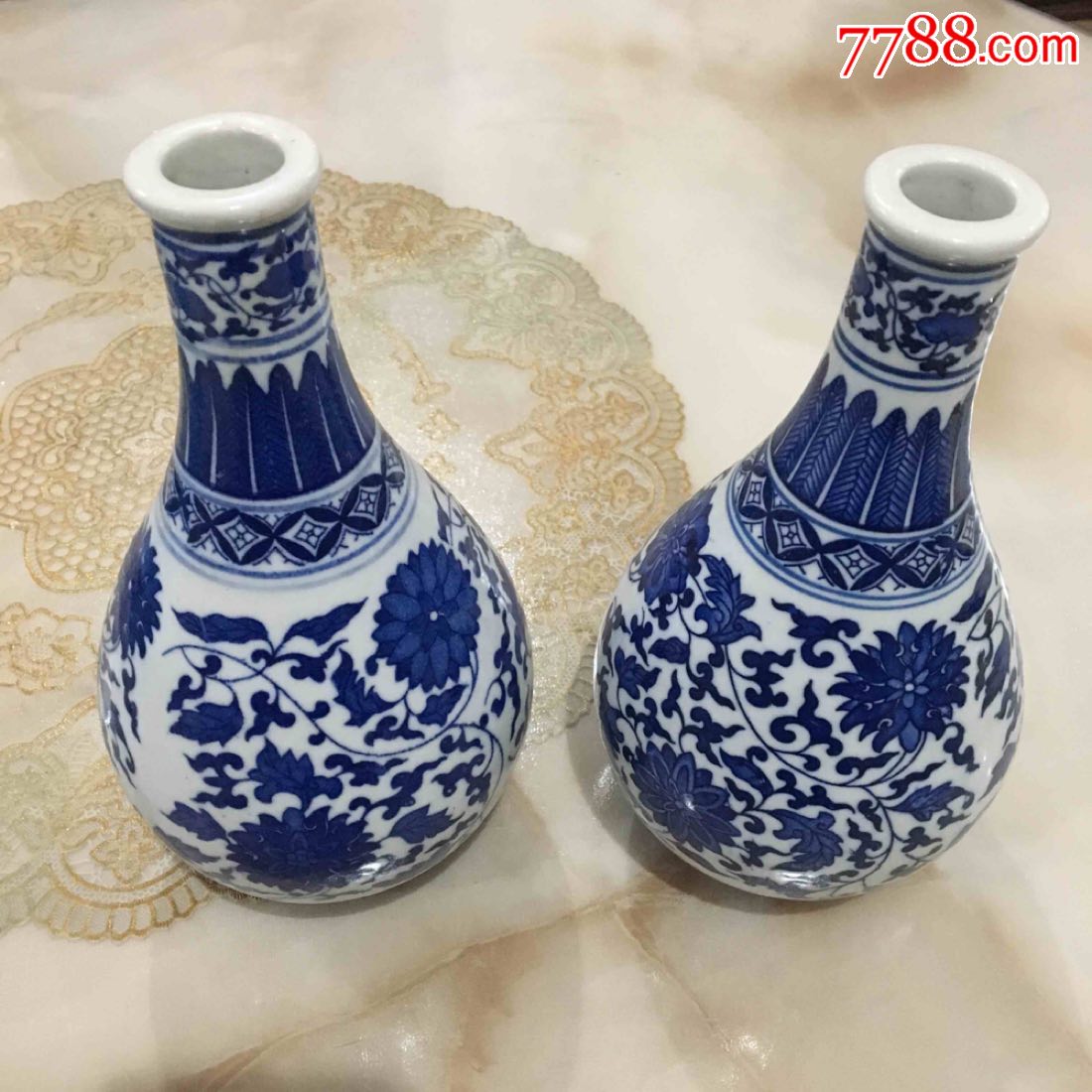 青花缠枝管仲酒酒瓶一对