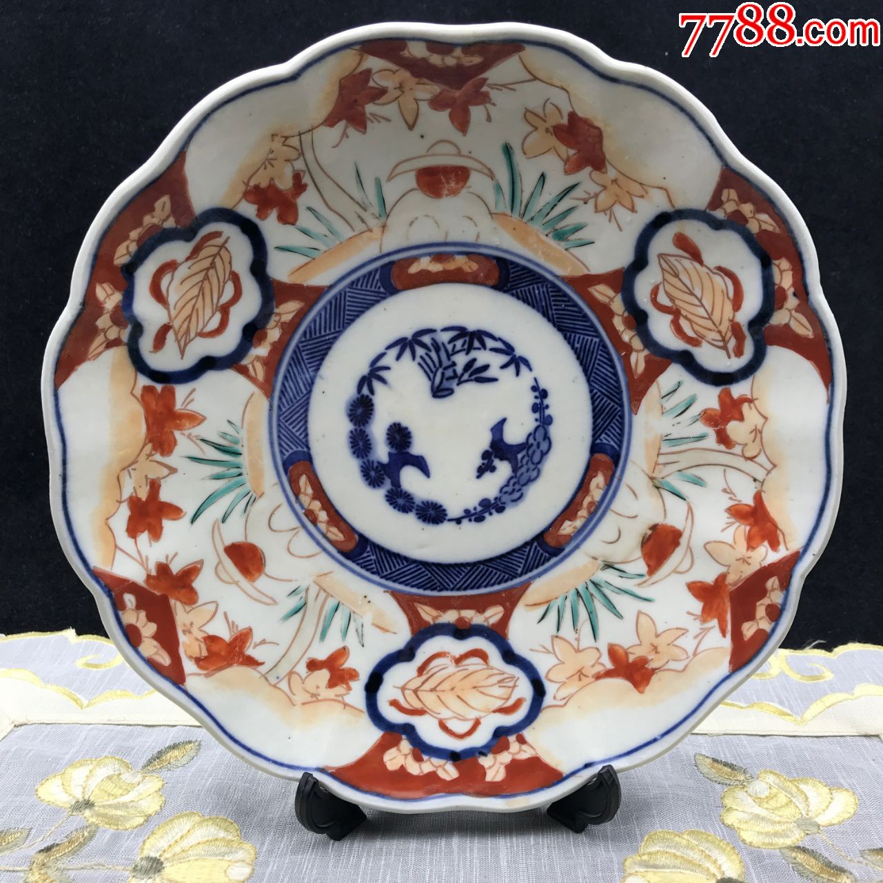 英国回流中国清代伊万里手绘青花加彩葵口盘