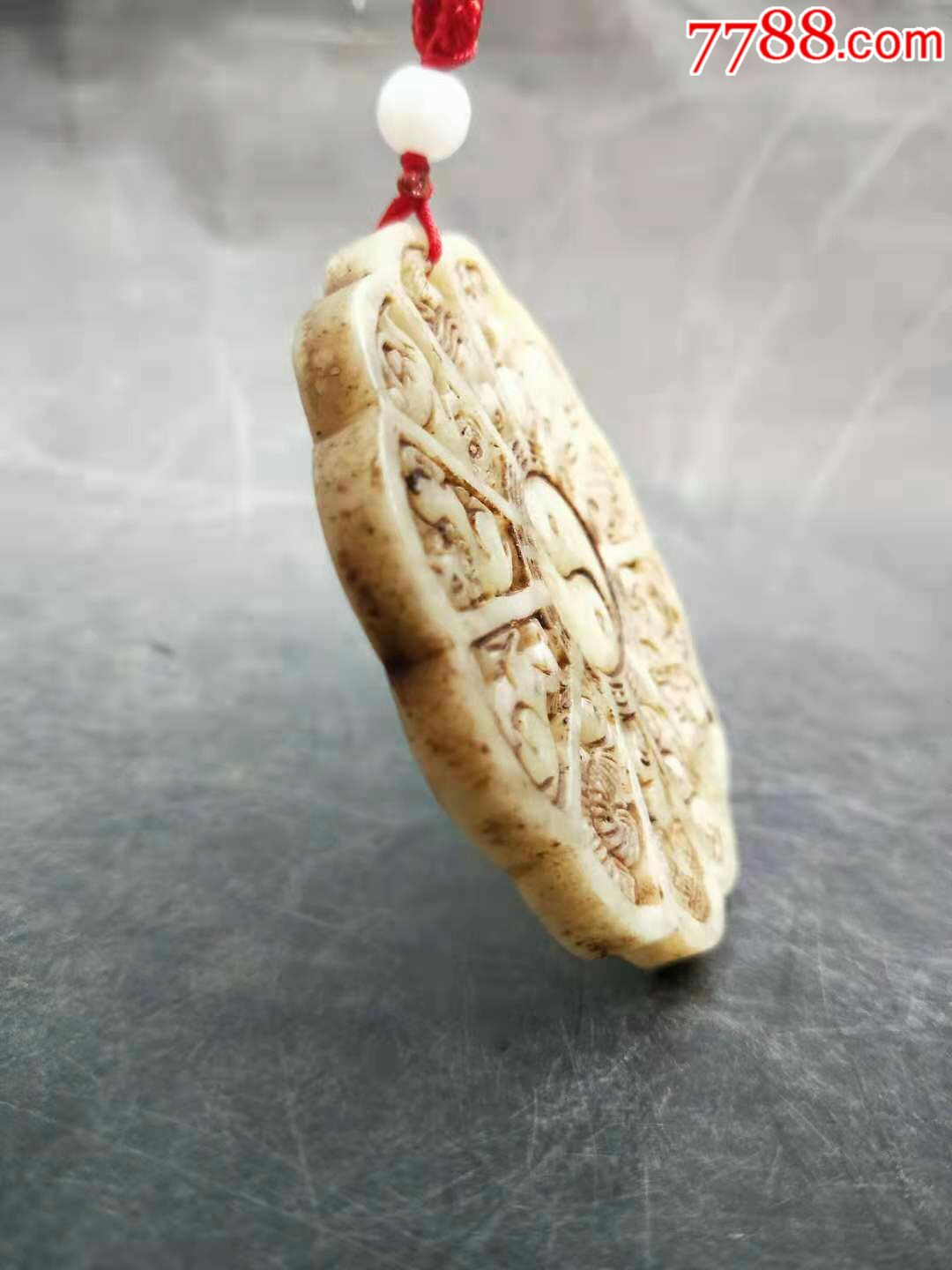 民国时期雪花玉十二生肖八卦挂件,品如图