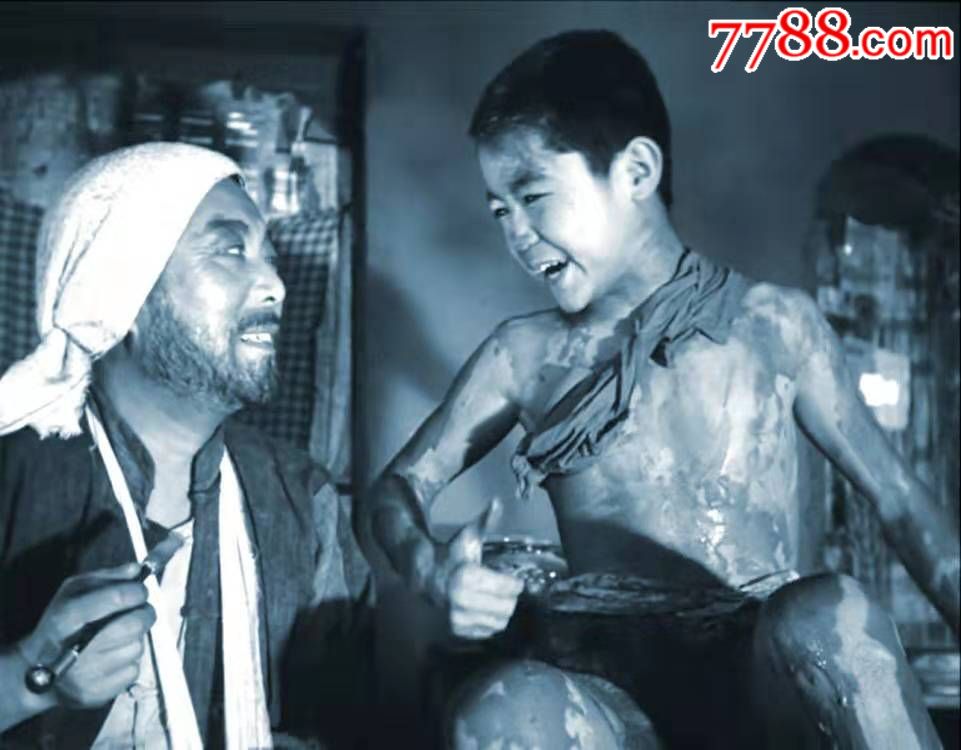 75折预售包邮---50开电影版《小兵张嘎》(海报版内页为蓝色)