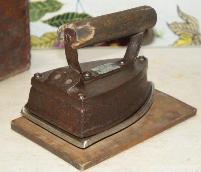 民国时期电熨斗