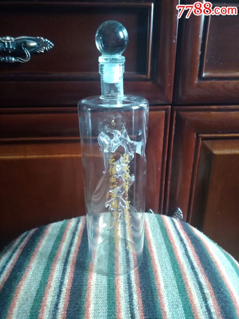 山东洛北春集团邢侗酒镂空龙瓶