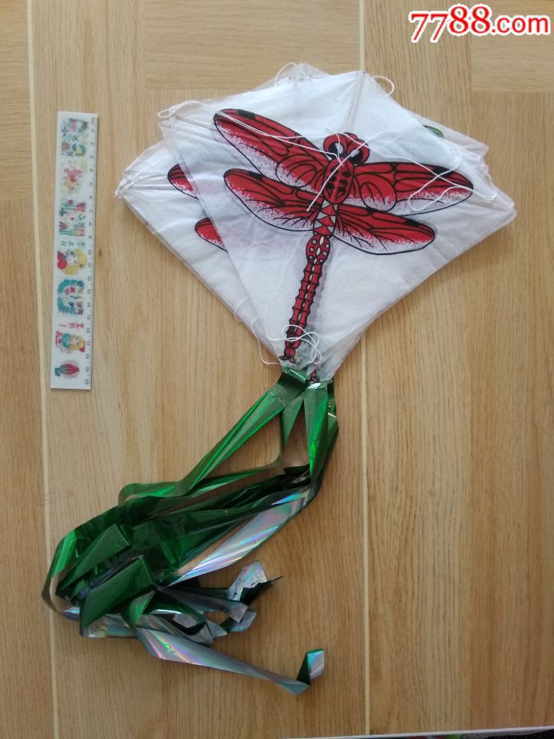 红绿蜻蜓纸风筝一个