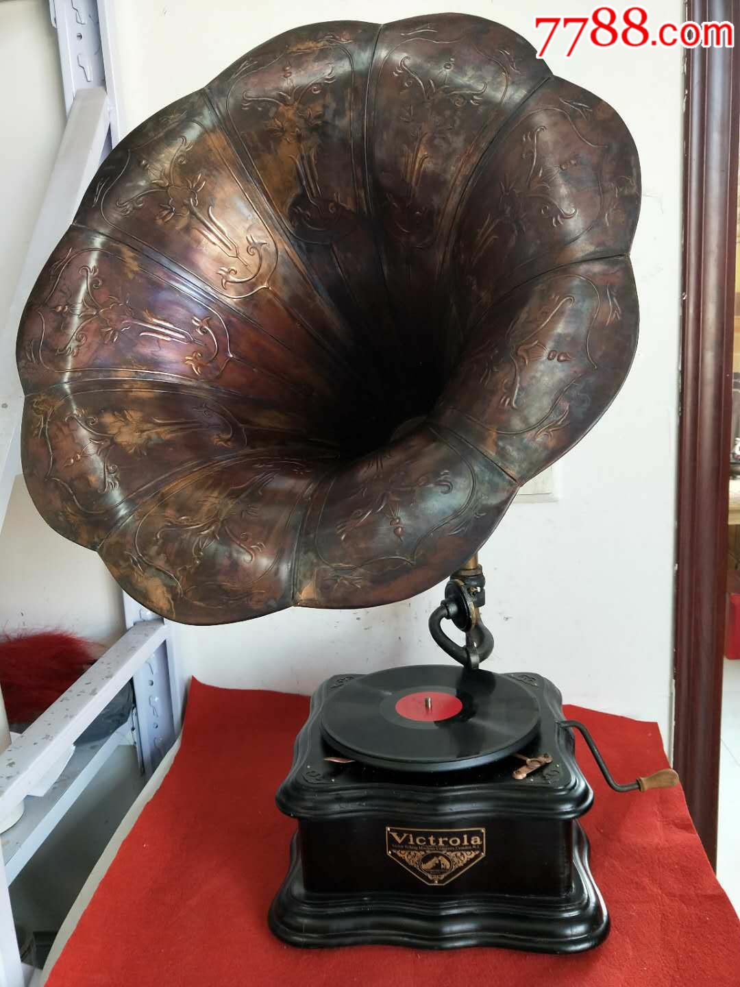 手摇大喇叭留声机