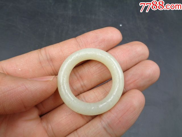 清代和田玉雕袈裟扣一枚