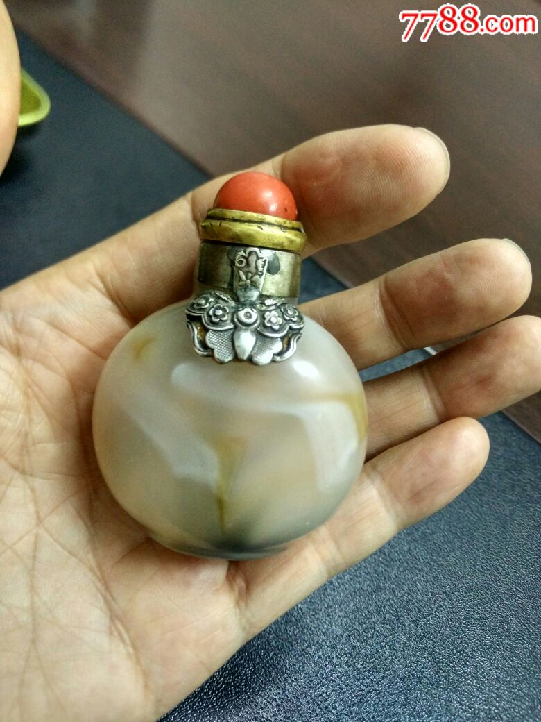 清代老玛瑙鼻烟壶