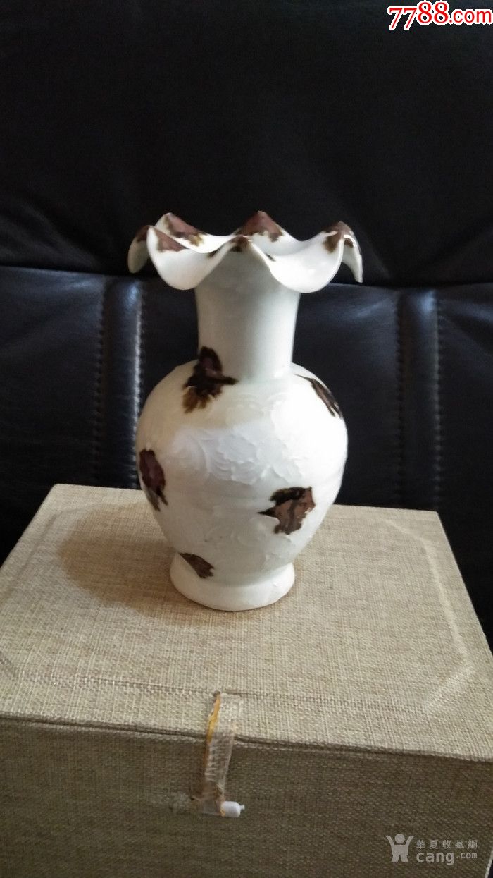 鸭蛋青贴花点彩花盘口