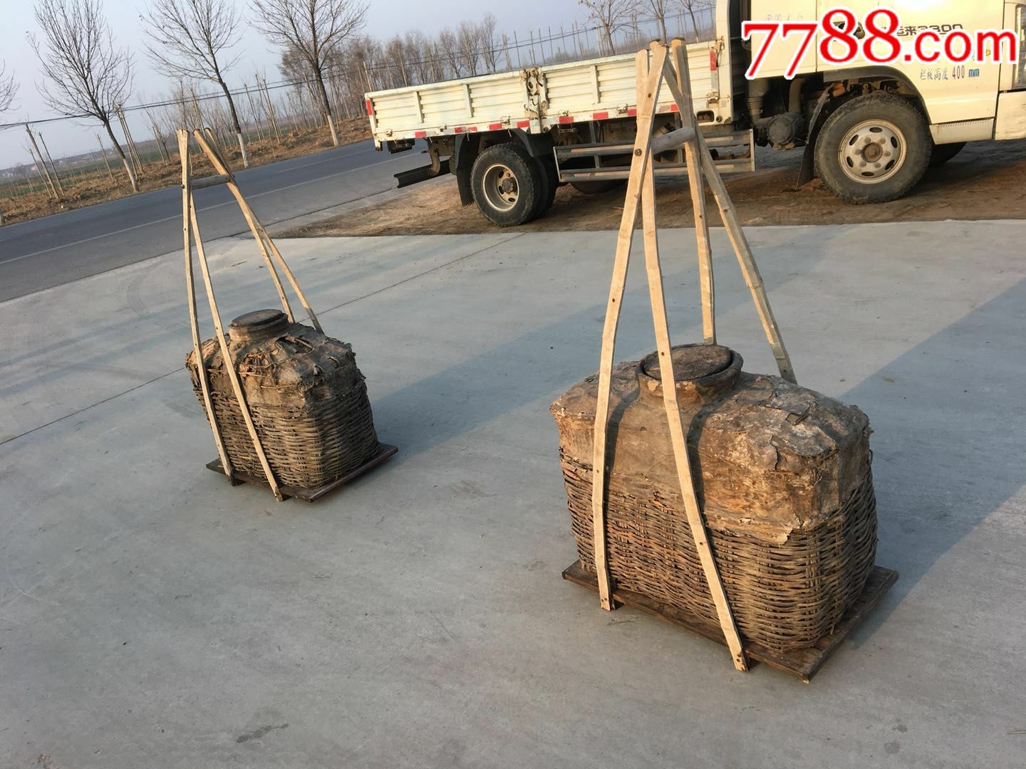 做买卖的生意挑子一套卖油的油篓一对保存完好值得拥有收藏