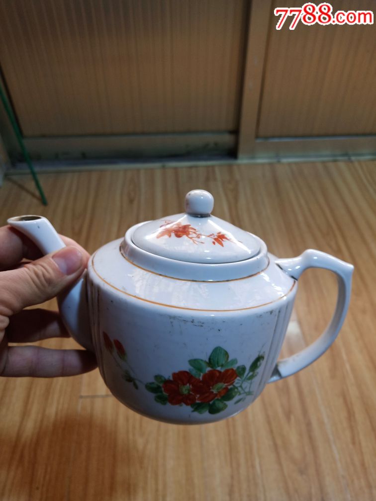 山东淄博瓷厂建国早期手绘花卉茶壶