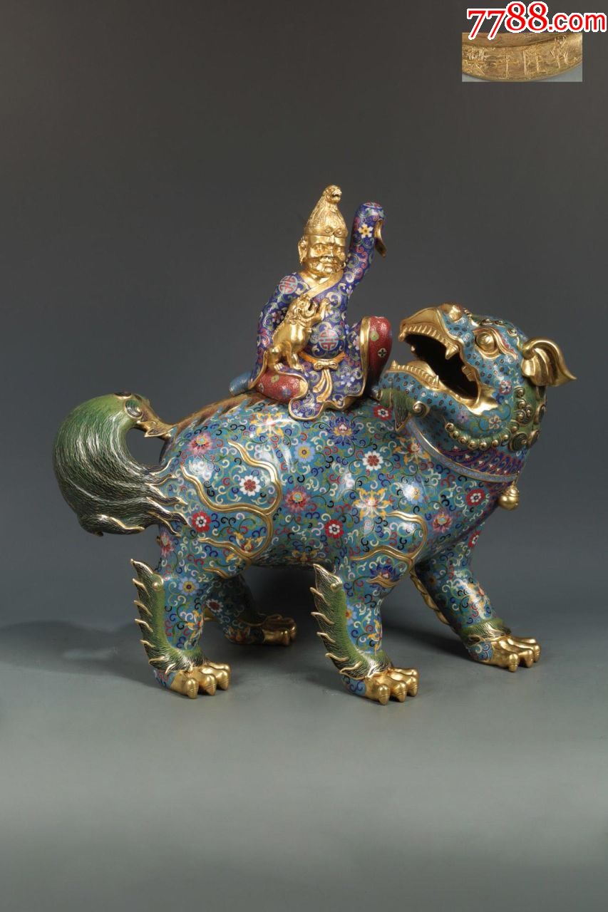 乾隆年制款精铸铜胎景泰蓝掐丝珐琅胡人戏狮熏炉此熏炉整体铸成胡人戏