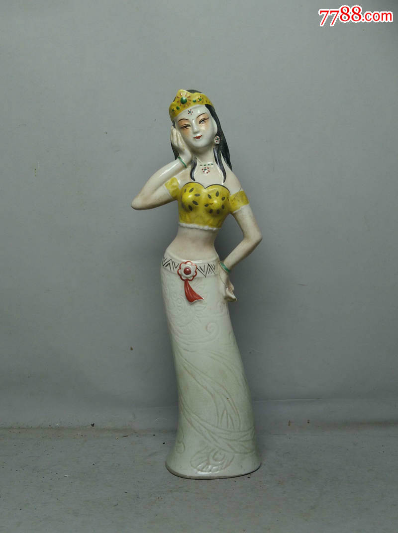 造型柔美的民国美女瓷塑像摆件