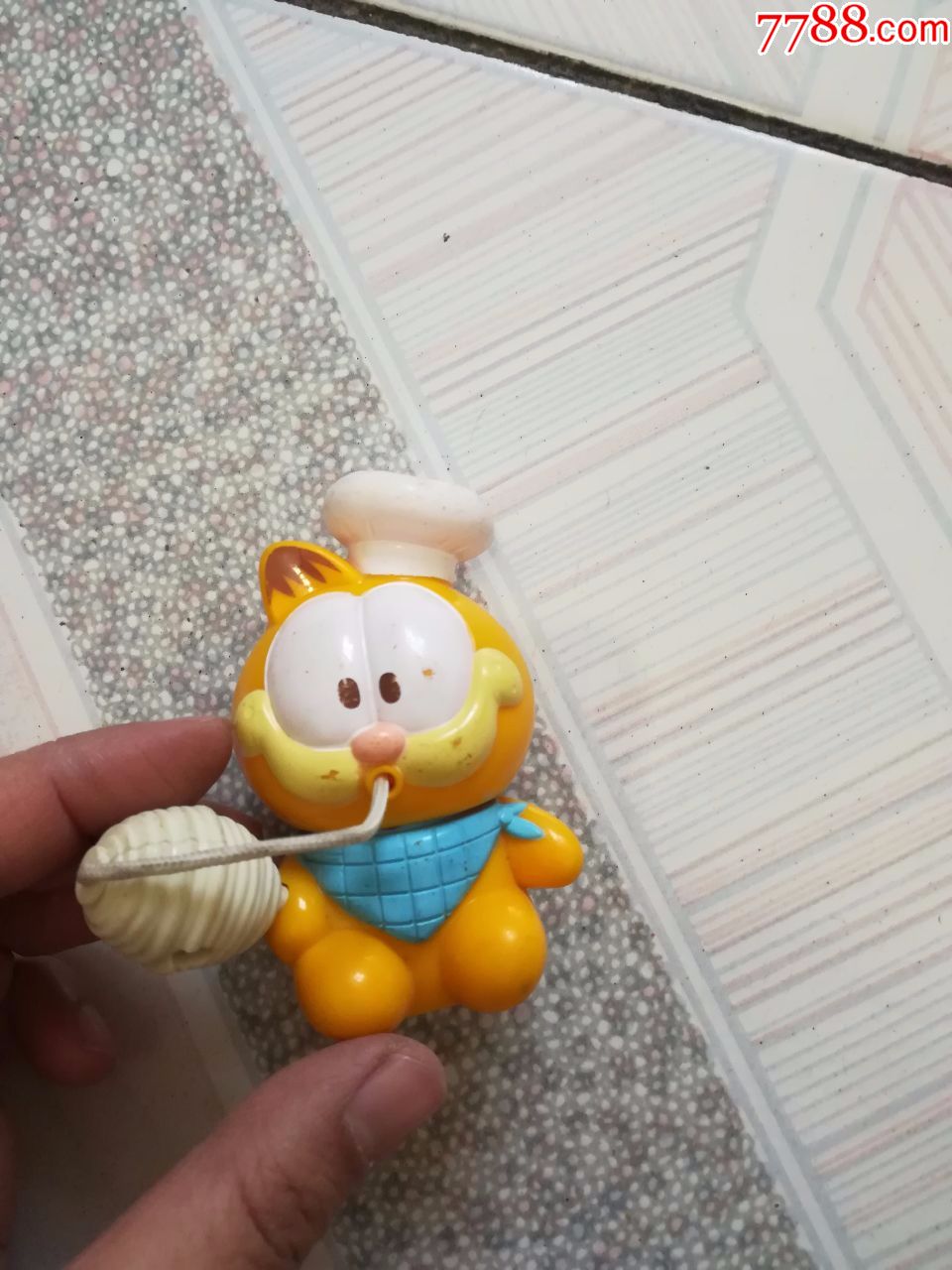 肯德基加菲猫吃蜜糖玩具