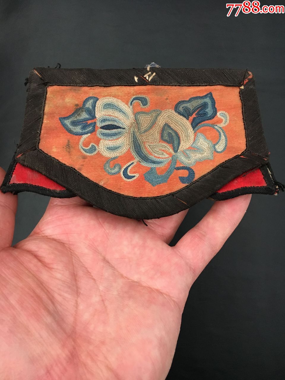 清代拉锁绣花卉绣片